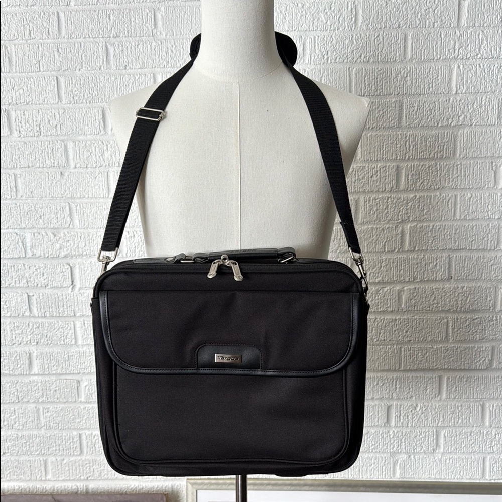 Targus Black Messenger Bag Professional Durable Design